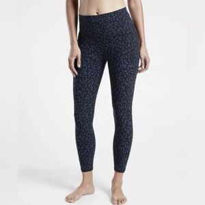 GUC Athleta Salutation Stash Pocket II Printed 7/8 Tight | Cheetah Print Medium